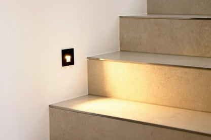 Alwaid Pro trapverlichting in de wand, warm licht op de traptrede